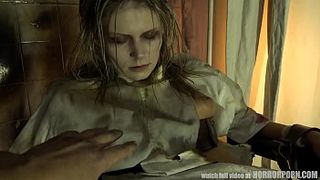 Привязал пациентку к медицинскому стулу и поимел в рот и в пизду