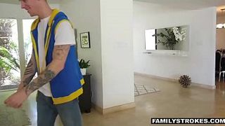 Сводные брат и сестра трахаются после поисков покемонов