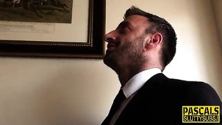 Зрелая дама наслаждается грубой еблей на глазах у родного мужа