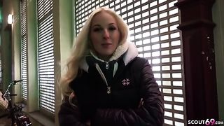 Девка с улицы принимает участие в порно кастинге